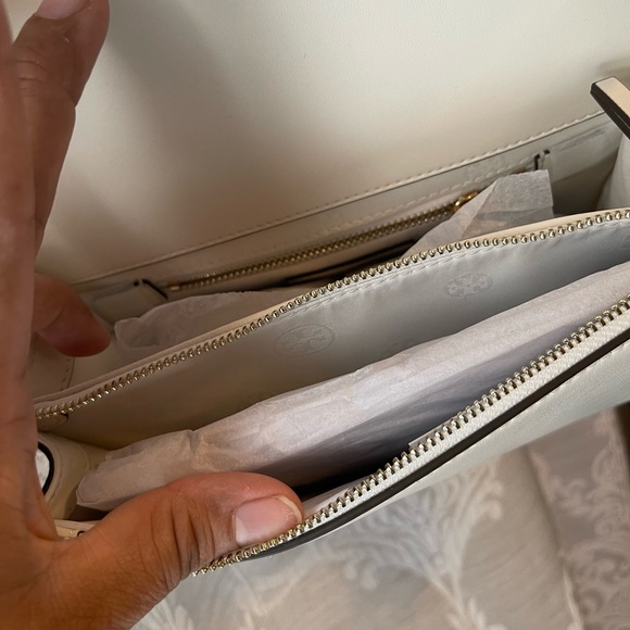 New authentic Tory Burch crossbody - Picture 3 of 4